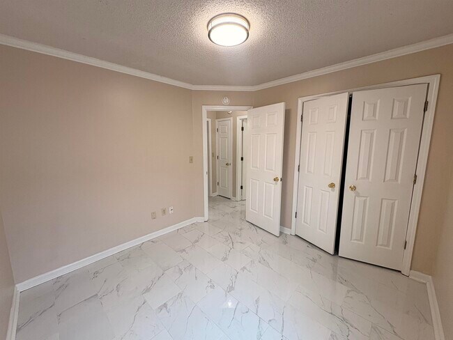 Building Photo - 390 N Ericson Rd