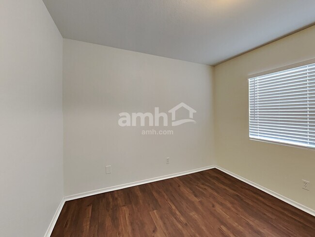 Building Photo - 11583 W Holly St