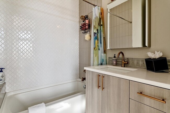 Building Photo - 4-Story Furnished 2BD, 2.5BA LoHi Townhome with Rooftop Deck