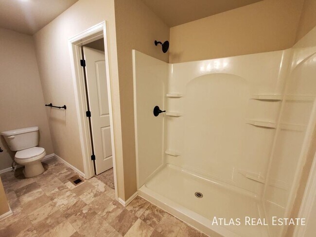 Building Photo - 708 Finch Dr