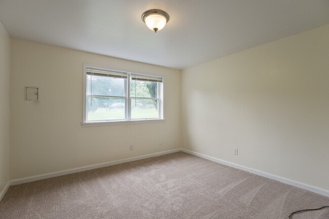 Building Photo - 2411 Old Gate Ct