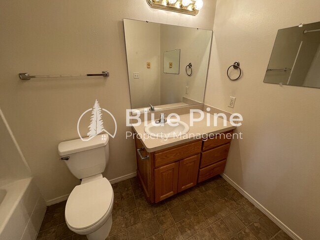 Building Photo - 345 S Byron Ave