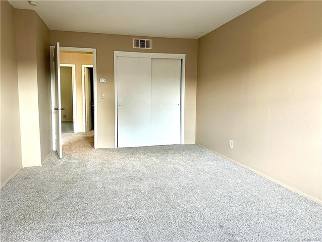 Building Photo - 210 Country Club Dr