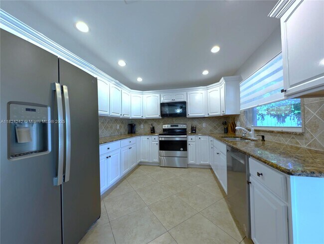 Building Photo - 10680 NW 6th Ct