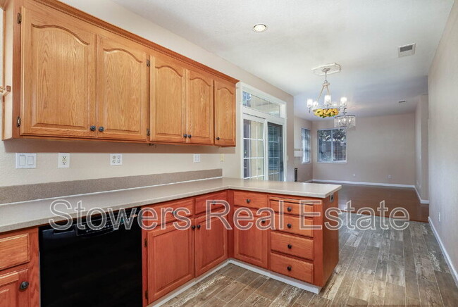 Building Photo - 2041 Crater Peak Way