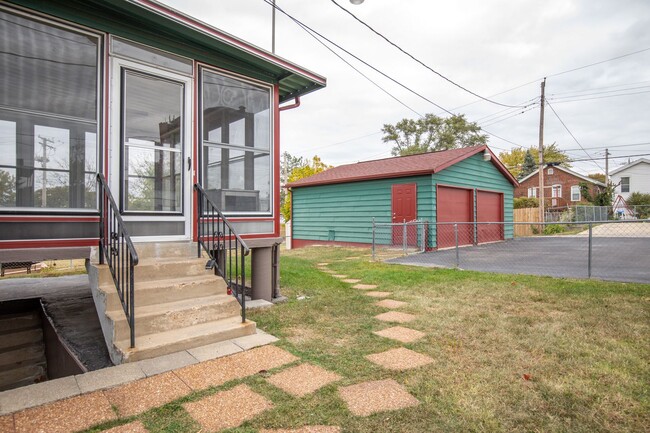 Building Photo - Adorable North Hampton House - Must See!