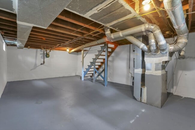 Building Photo - 898-900 Racine Ave