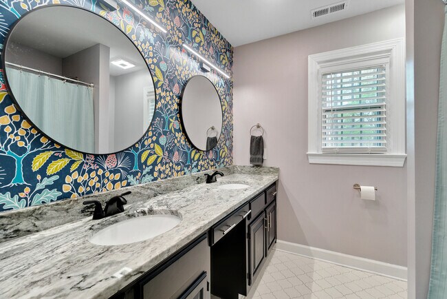 Building Photo - 717 Hempstead Ct