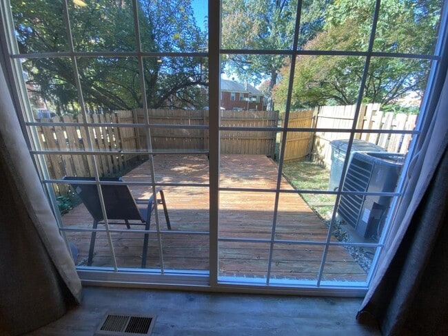 Building Photo - 1018 Dartmouth Glen Way