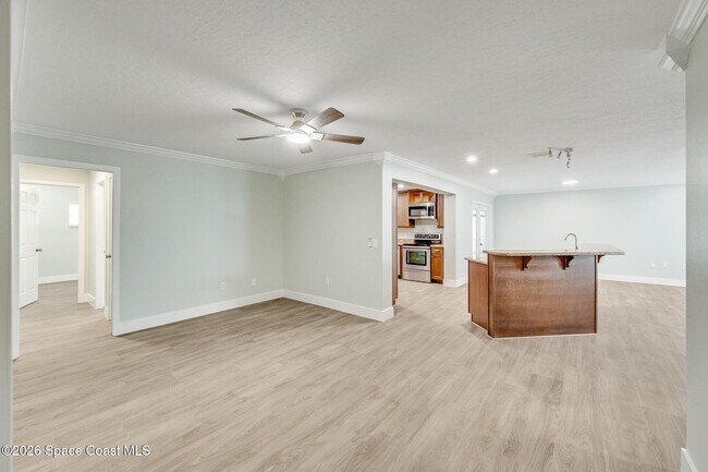 Building Photo - 645 Caiman St