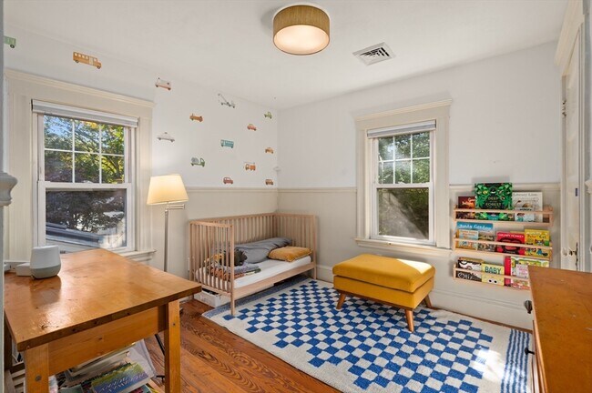 Building Photo - 32 Charles St