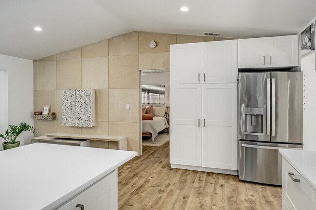 Building Photo - 938 Pembroke Ave NE