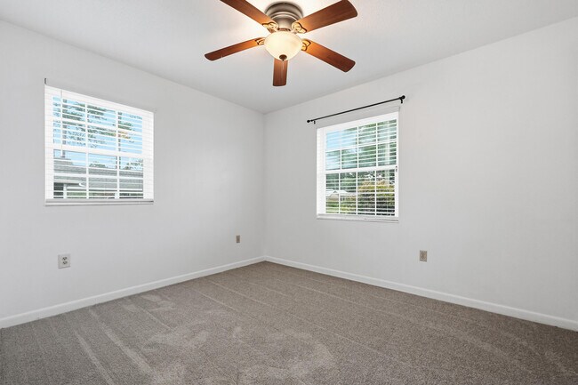 Building Photo - 1416 Palm Blvd S