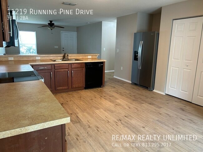 Building Photo - 11219 Running Pine Dr