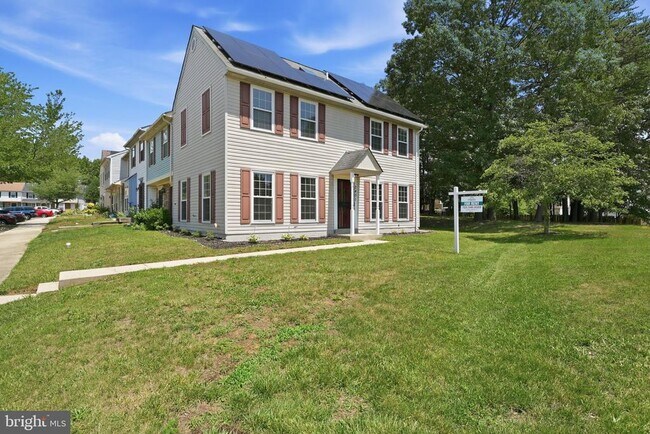 Building Photo - 2401 W Rosecroft Village Cir