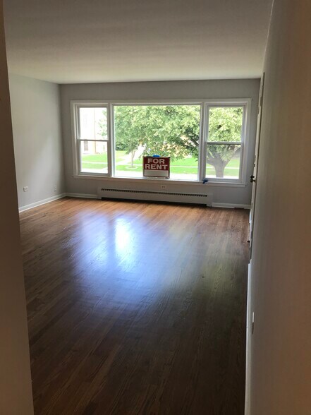 Building Photo - 8022 Oriole Ave