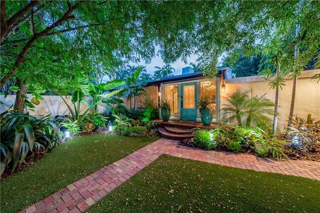 Building Photo - 417 NE 15th Ave