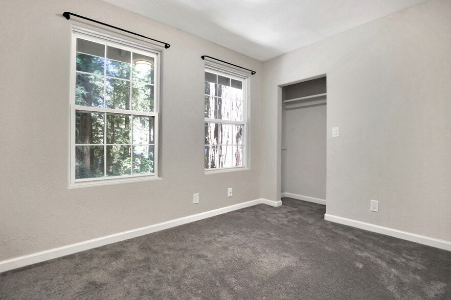 Building Photo - 504 Eden Ave