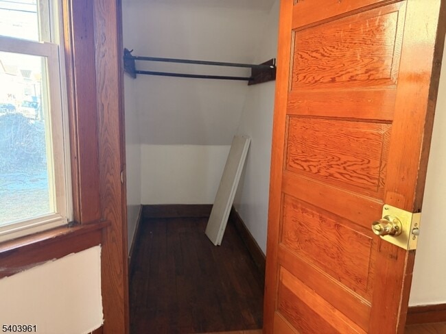 Building Photo - 35 Marsellus Pl