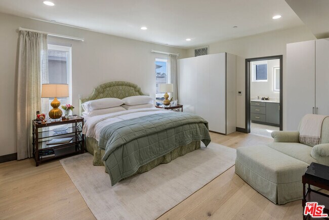 Building Photo - 118 Orlando Ave