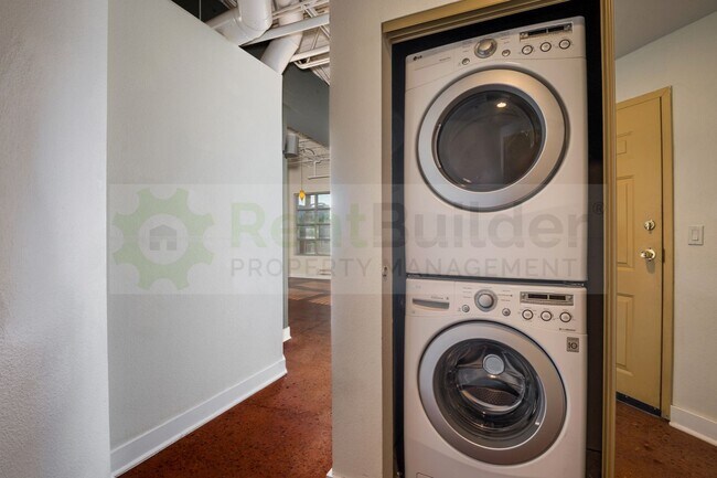 Building Photo - LOWER PRICE!  CATS ALLOWED!!