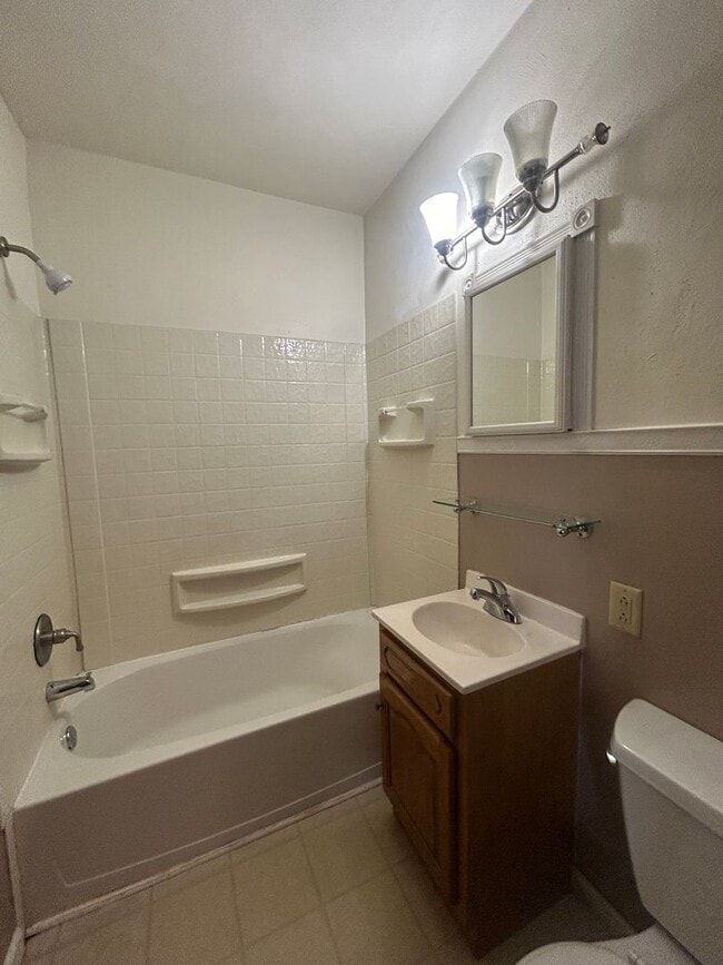Building Photo - 1305 N Church St