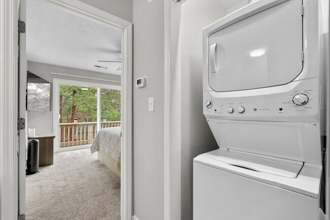 Building Photo - 4088 Fairway Lakes Dr