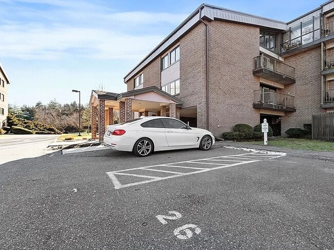 Building Photo - 2 Ledgewood Way
