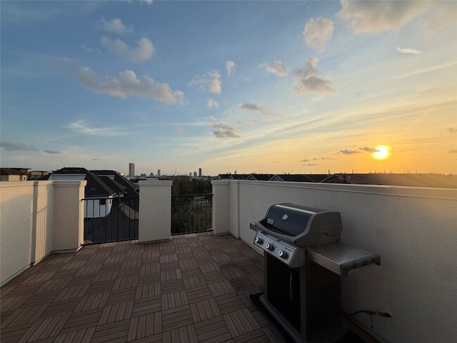 Building Photo - 620 Rutland St