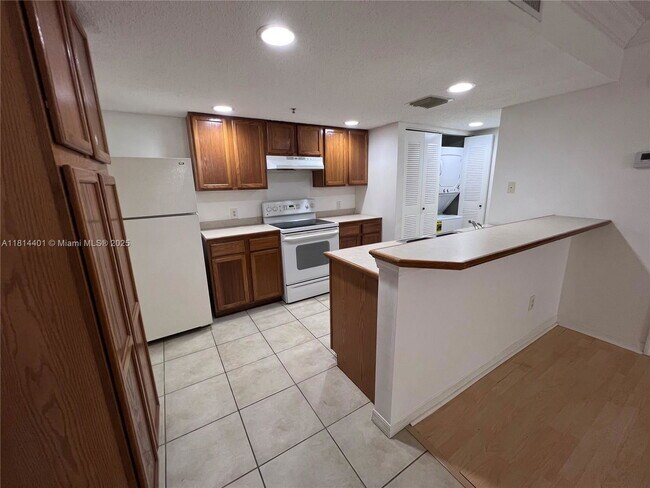 Building Photo - 9907 Westwood Dr