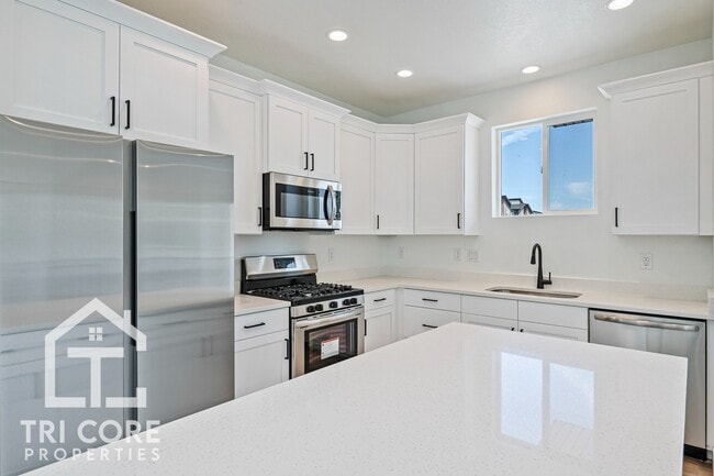 Building Photo - PROMOTION- FREE pet rent and FREE Pet Deposit (Up to 2 Pets)+ $500 Credit towards HOAs  1 MONTH F...