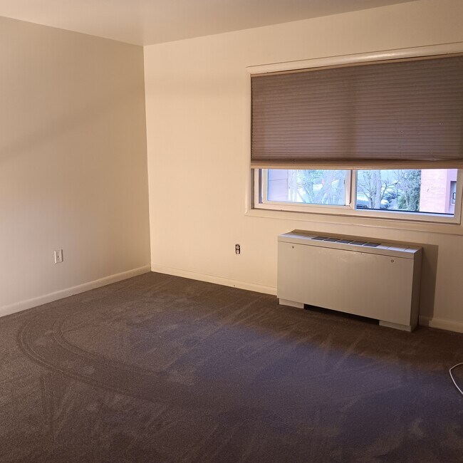 Building Photo - 1510 S George Mason Dr