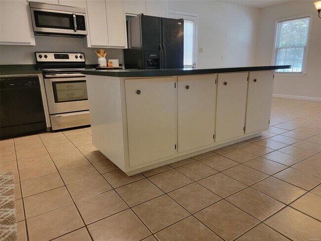 Building Photo - 8107 Pinto Ln