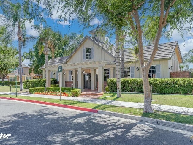 Building Photo - Stunning 4 bedroom Home In Gated Community!