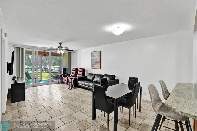 Building Photo - 9480 Poinciana Pl