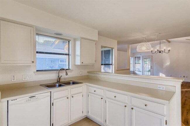 Building Photo - 4501 Kalama Dr