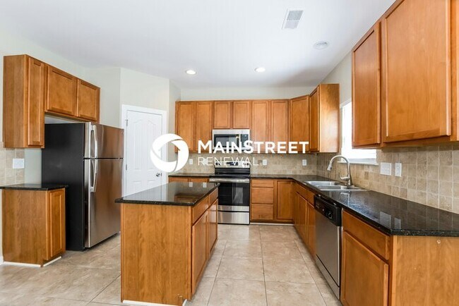 Building Photo - 4 Bedroom Pet-Friendly Home in Charlotte, NC with Main Street Renewal