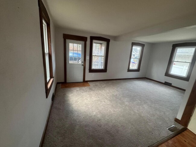 Building Photo - 309 S Lowell Ave