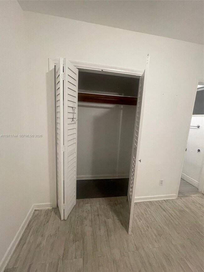 Building Photo - 121 NE 169th Terrace