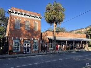 Building Photo - 112 NE 1st St