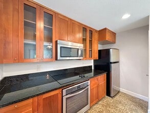 Building Photo - SD: Bright 2BD/2BA Ground-Floor Condo in La Jolla with Covered Patio, Pool & Reserved Parking