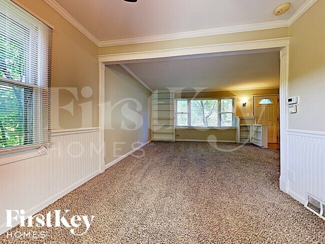 Building Photo - 28W608 Bolles Ave