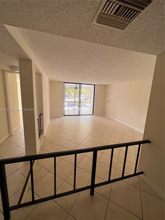 Building Photo - 3760 Inverrary Dr