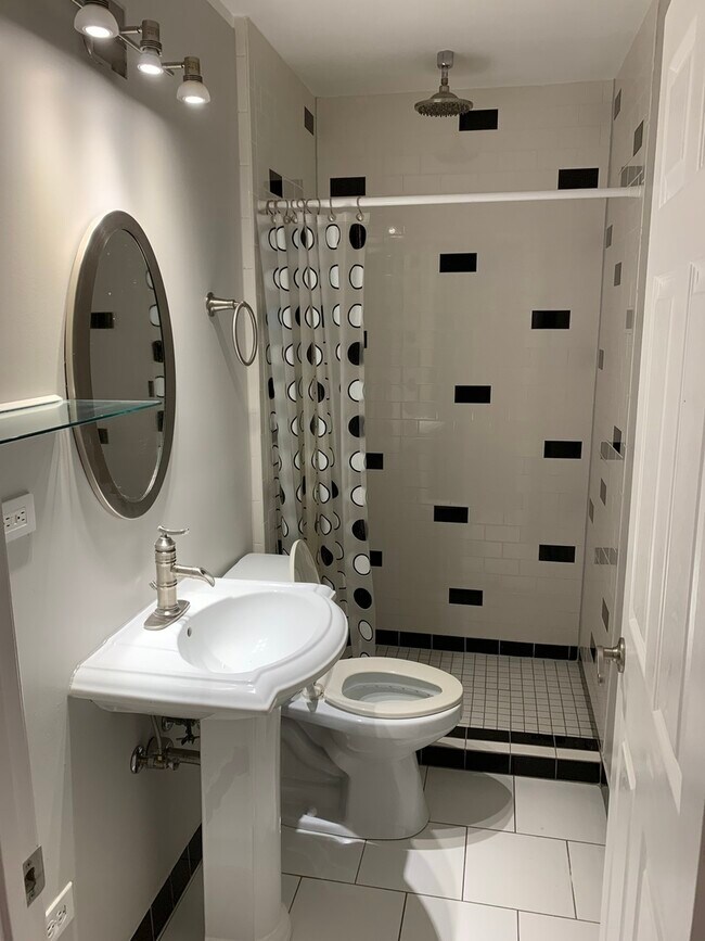 Building Photo - 7503 Claridge Dr