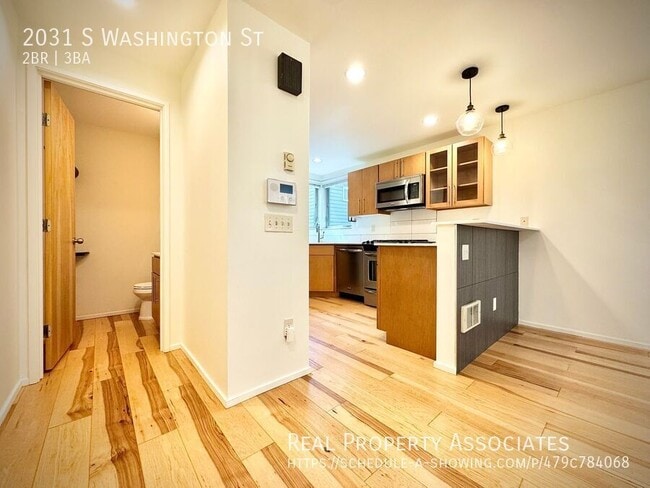 Building Photo - 2031 S Washington St