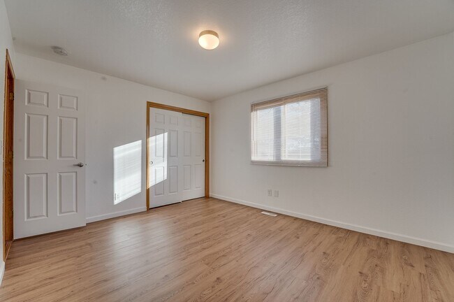 Building Photo - Beautiful 4 bed, 3.5 bath Home in Fort Collins Dakota Ridge Neighborhood