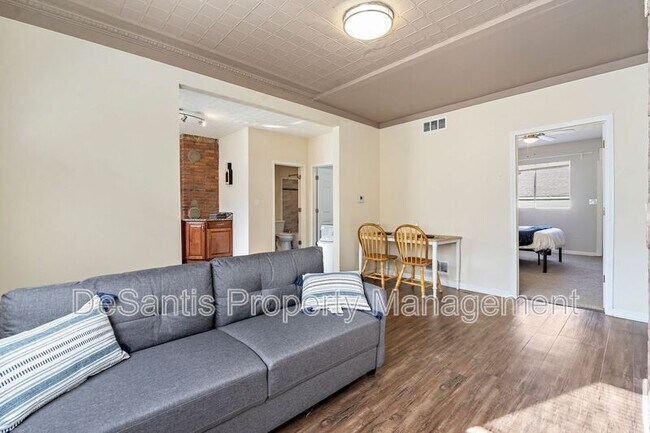 Building Photo - 1129 Brabec St