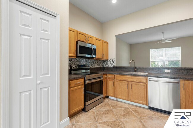 Building Photo - 25 Rainbrook Dr