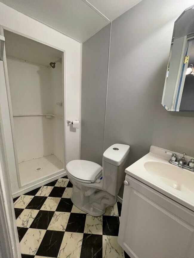 Building Photo - 4 bed 3 bath - Brighton Heights - HUGE house, large rooms, spacious kitchen