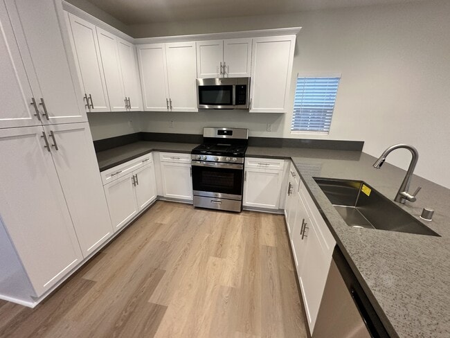 Building Photo - 176 N Sutter Ave